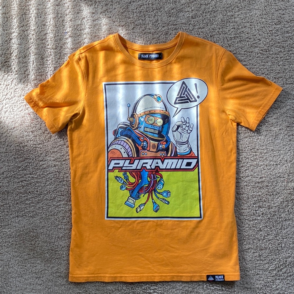 Black Pyramid Shirt Size Small